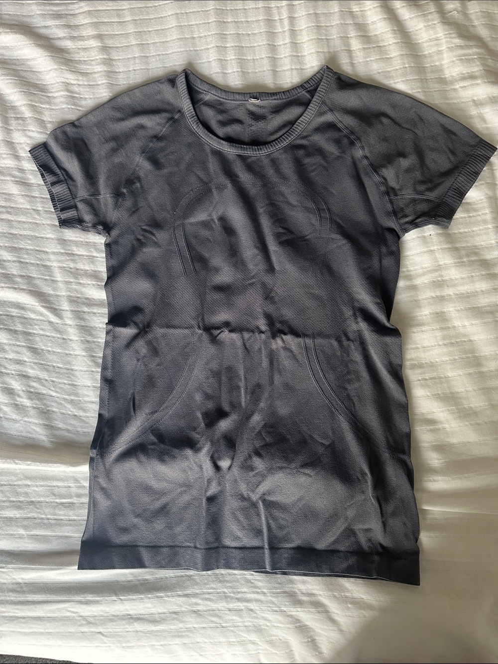 lululemon athletica Short Sleeve Tee in Charcoal Gray